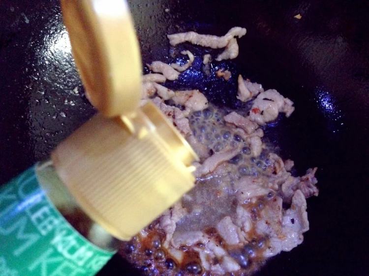 青瓜炒肉丝步骤7