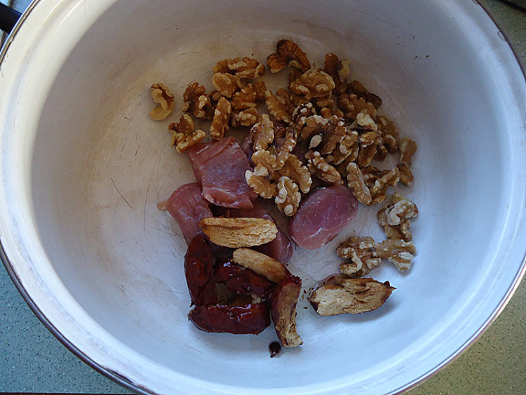 虫草花核桃猪肉汤步骤3