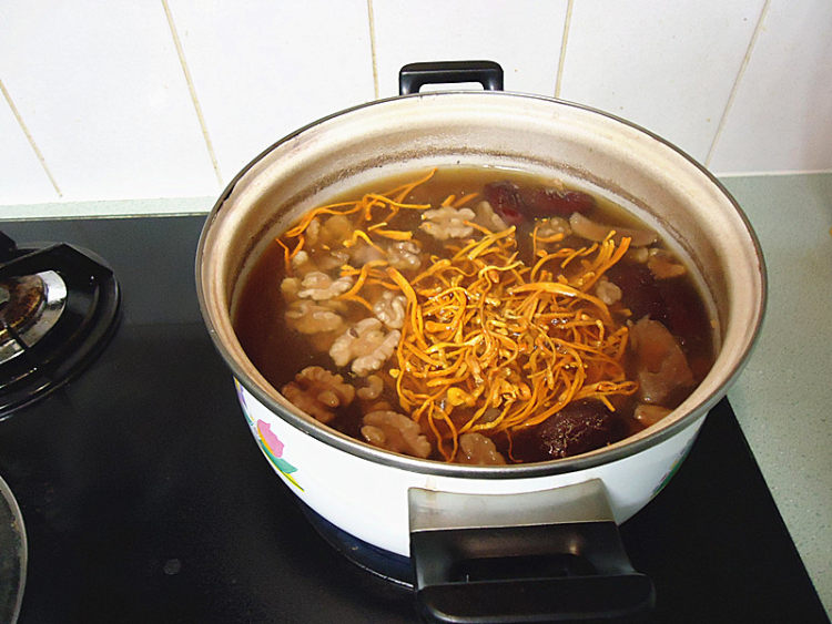 虫草花核桃猪肉汤步骤6