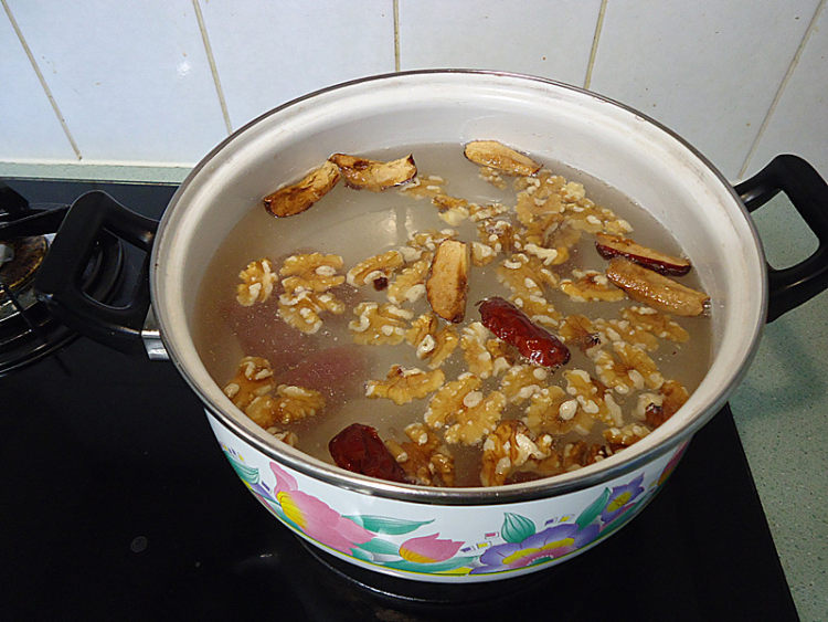 虫草花核桃猪肉汤步骤4