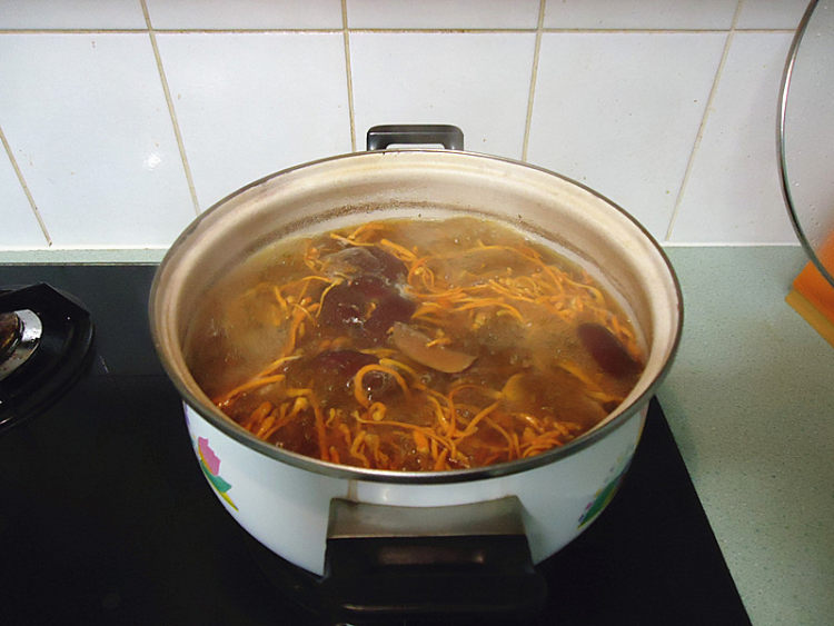虫草花核桃猪肉汤步骤7