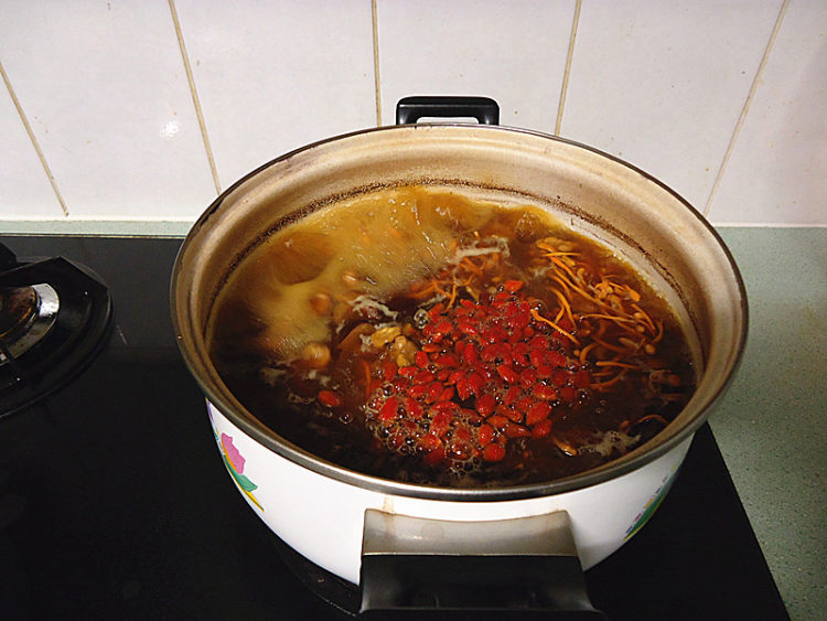 虫草花核桃猪肉汤步骤8