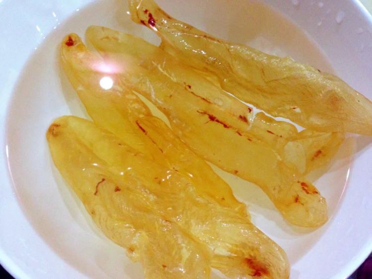 花胶焖海参步骤1