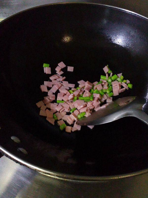火腿芦笋炒滑蛋步骤4