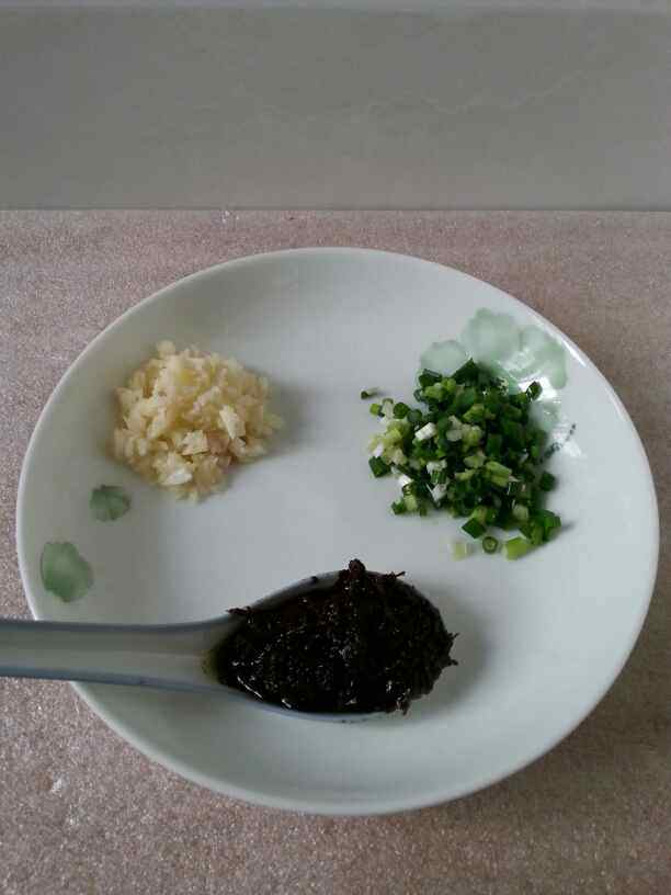橄榄菜肉末炒苦瓜步骤3