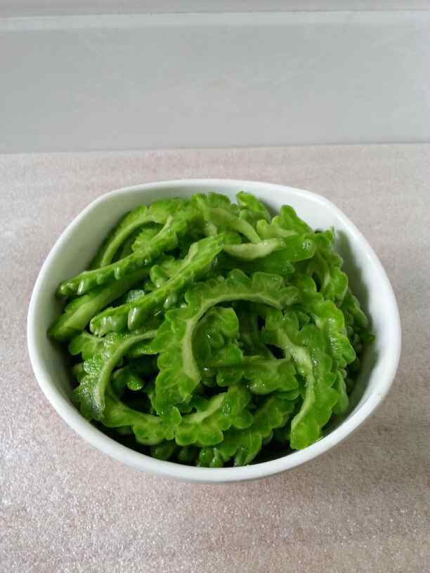 橄榄菜肉末炒苦瓜步骤1