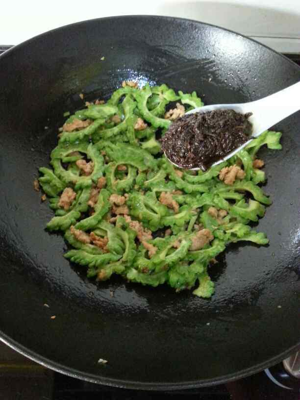橄榄菜肉末炒苦瓜步骤8