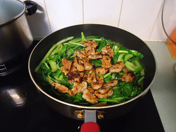 XO酱炒鱼饼菜心步骤7