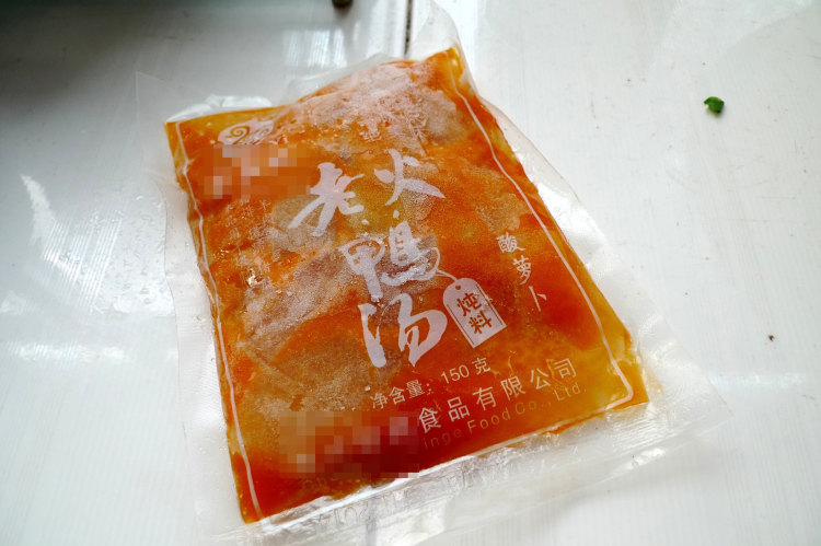 老鸭酸萝卜笋丝汤步骤2