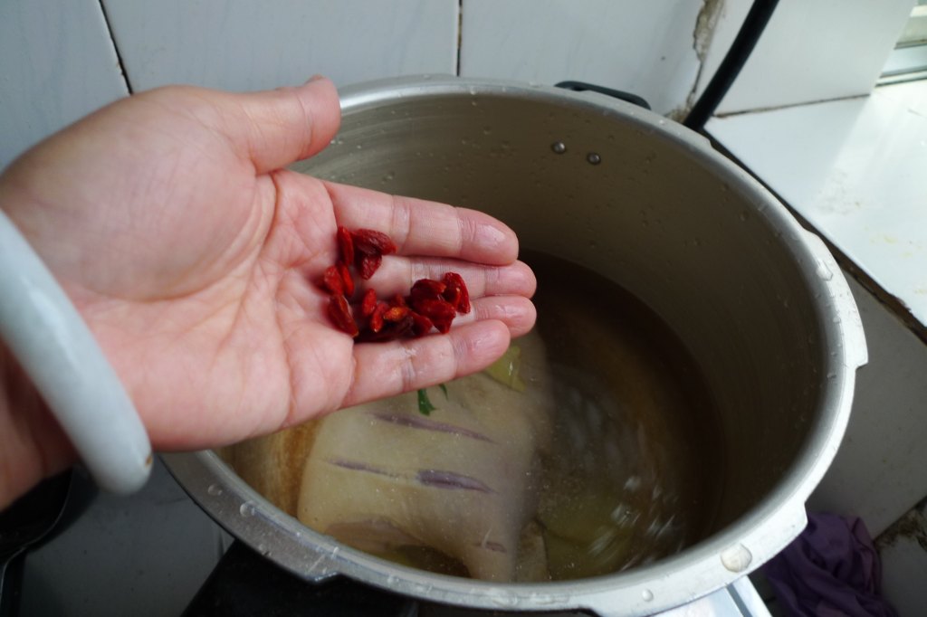 老鸭酸萝卜笋丝汤步骤10