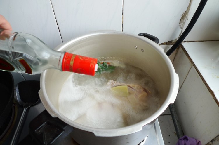 老鸭酸萝卜笋丝汤步骤11