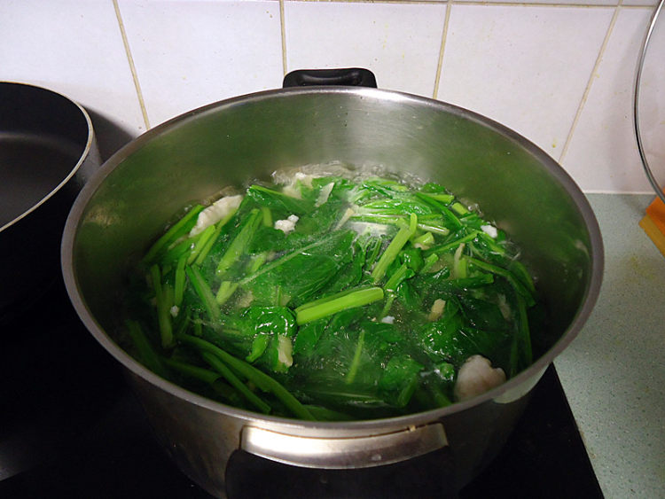 粉丝鱼滑滚芥菜汤步骤8