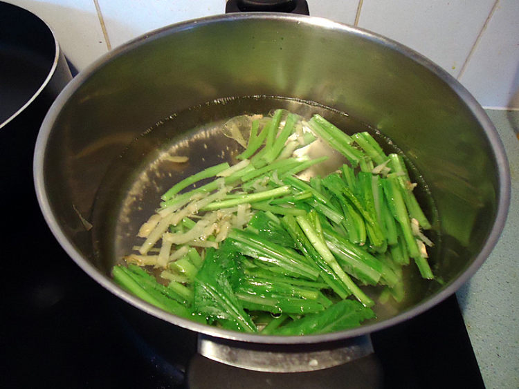 粉丝鱼滑滚芥菜汤步骤4