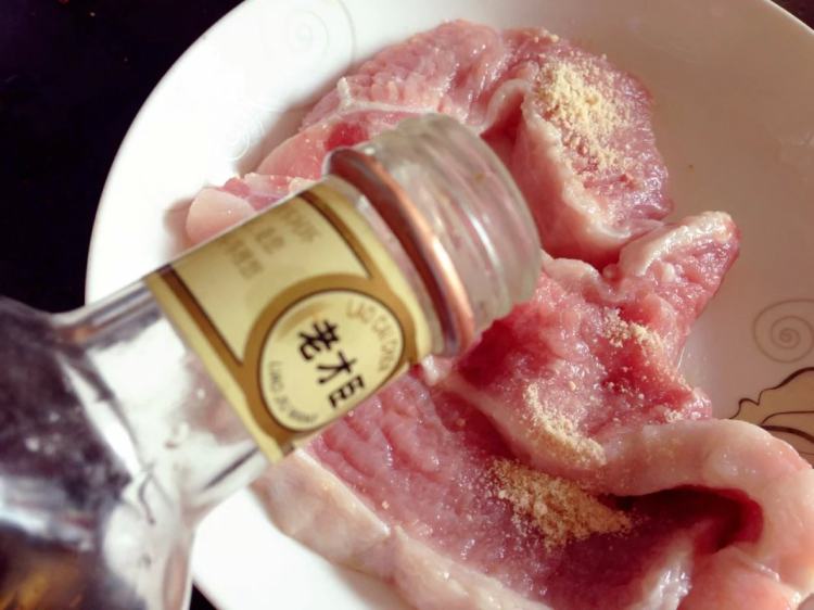 酥炸猪扒步骤4