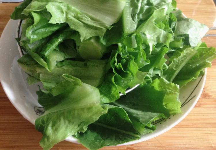 豆豉鲮鱼油麦菜步骤2