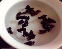 丝瓜黑木耳炒肉丝步骤1