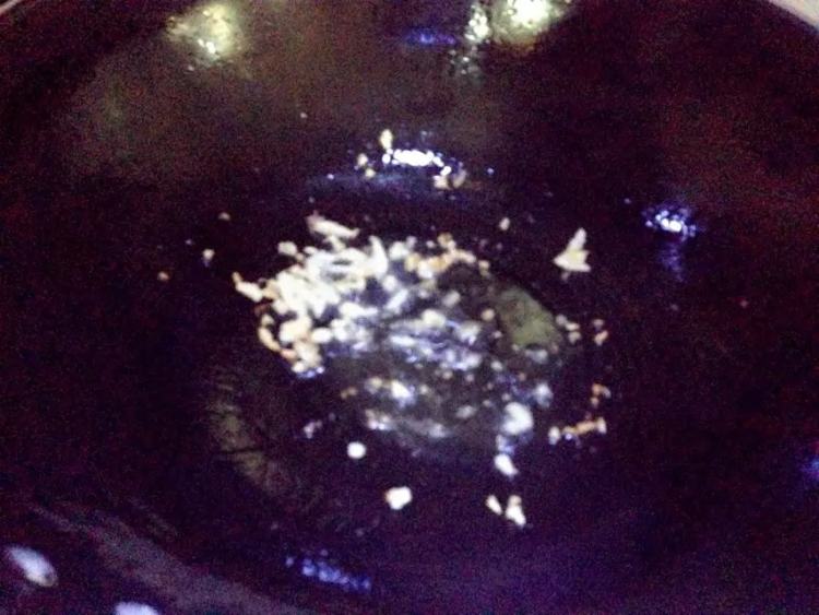丝瓜黑木耳炒肉丝步骤6