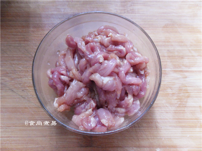 肉丝炒陈村粉步骤2
