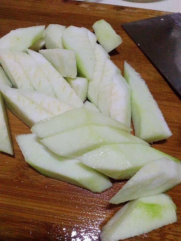 瑶柱肉片滚水瓜汤步骤3