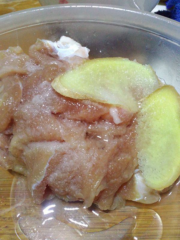 瑶柱肉片滚水瓜汤步骤2