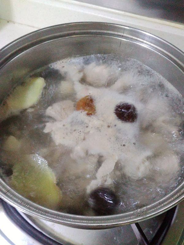 瑶柱肉片滚水瓜汤步骤5
