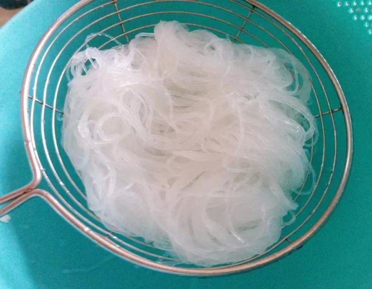 【儿童美食】蒜蓉粉丝步骤1