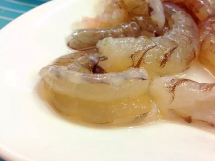 【儿童美食】虾仁蒸蛋步骤2