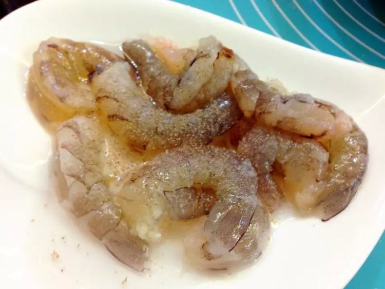【儿童美食】虾仁蒸蛋步骤3