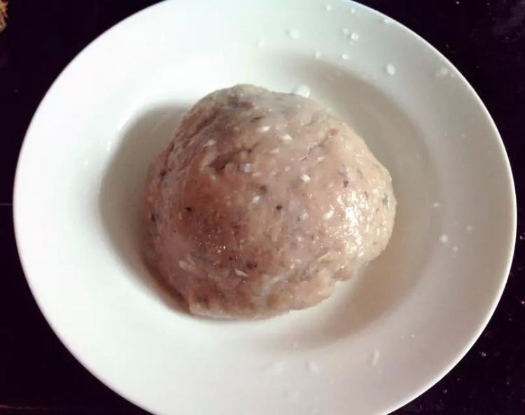 【儿童美食】煎鱼饼步骤1