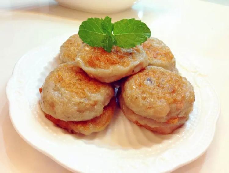 【儿童美食】煎鱼饼步骤5