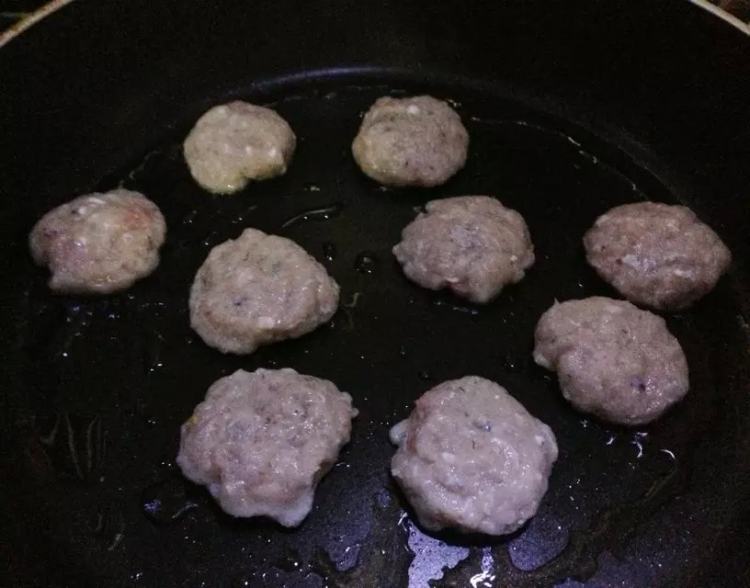 【儿童美食】煎鱼饼步骤3