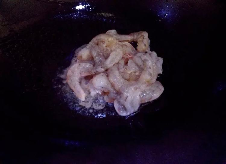 【儿童美食】玉米炒虾步骤6