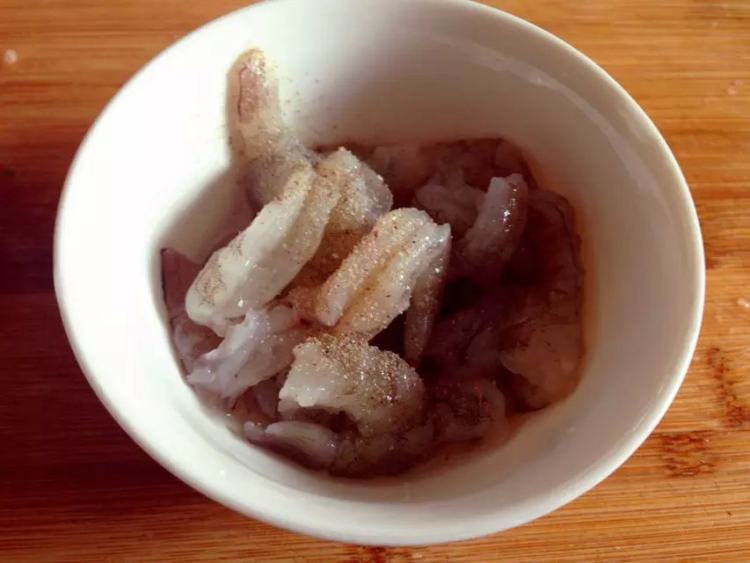 【儿童美食】玉米炒虾步骤3