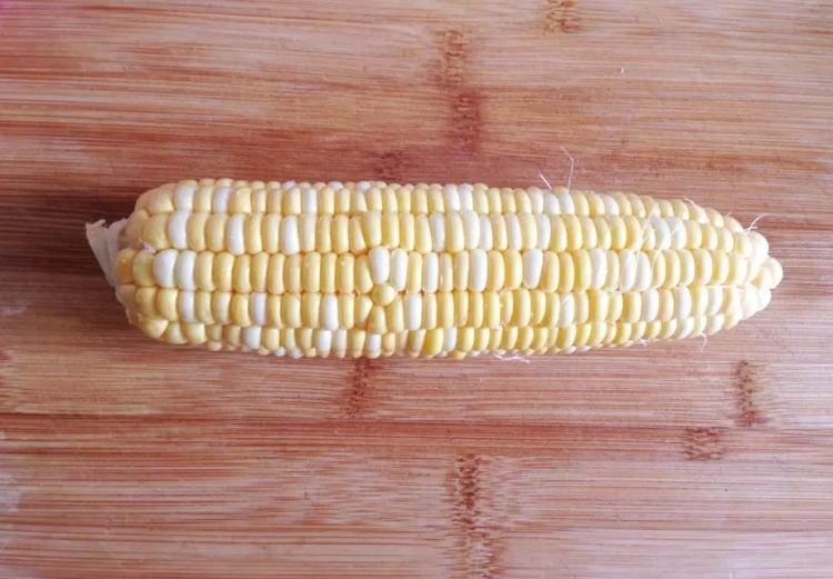 【儿童美食】玉米炒虾步骤4