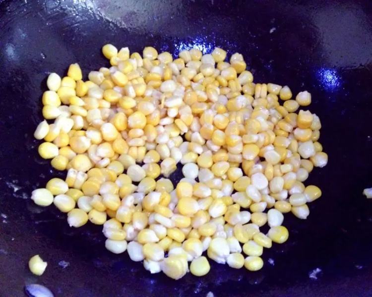 【儿童美食】玉米炒虾步骤8