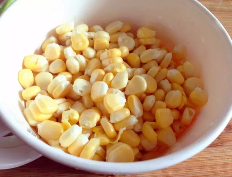 【儿童美食】玉米炒虾步骤5