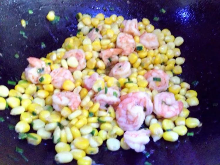 【儿童美食】玉米炒虾步骤11