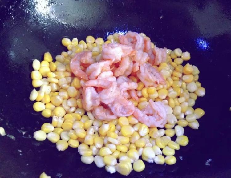 【儿童美食】玉米炒虾步骤9