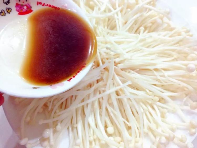 【儿童美食】葱油金针步骤4
