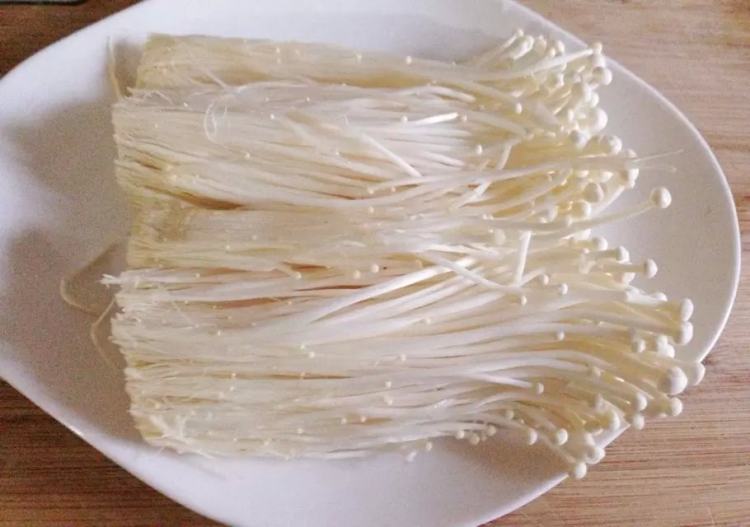 【儿童美食】葱油金针步骤1