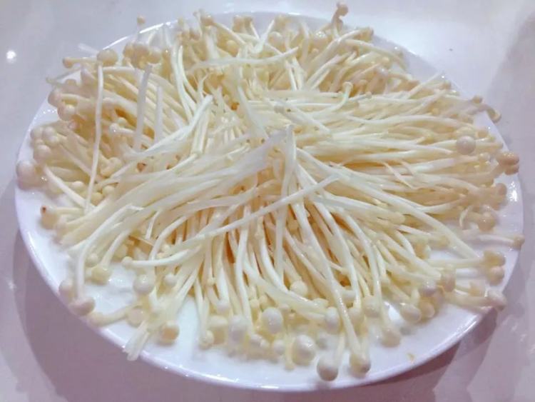 【儿童美食】葱油金针步骤3