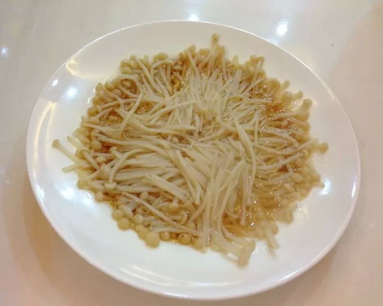 【儿童美食】葱油金针步骤7