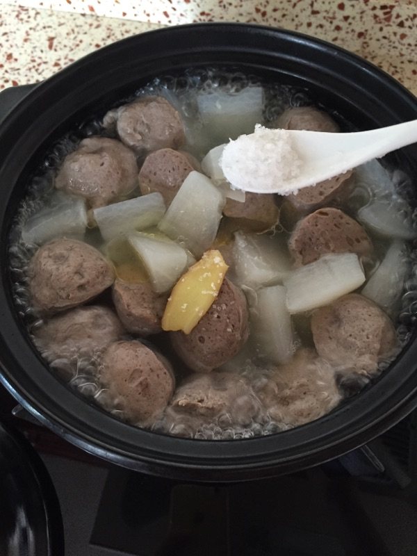 萝卜牛肉丸砂锅煲步骤6