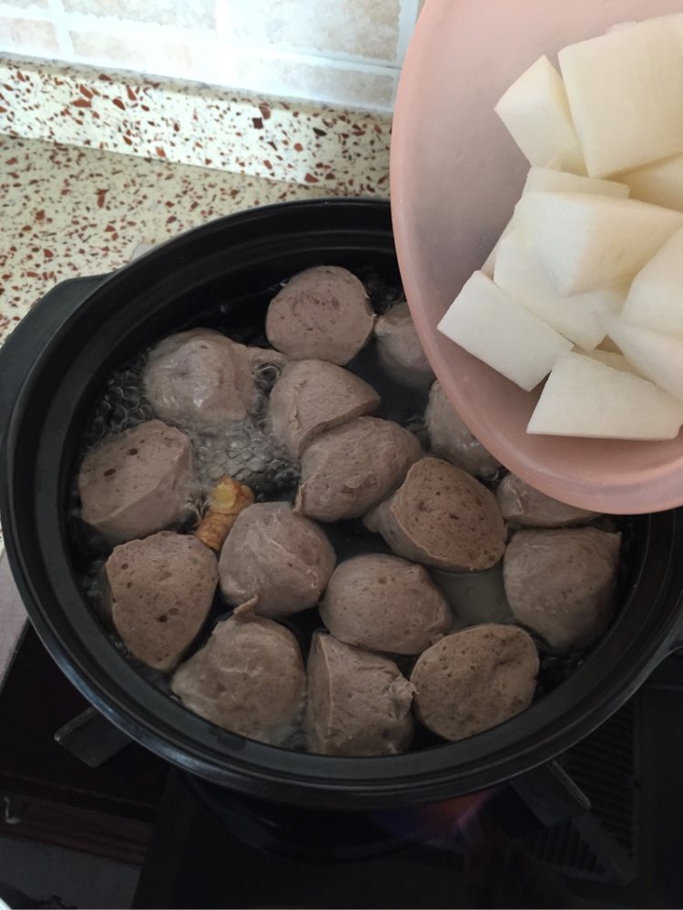 萝卜牛肉丸砂锅煲步骤5
