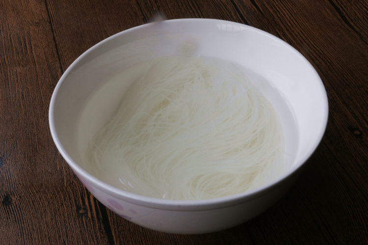 腊肠粉丝娃娃菜步骤4