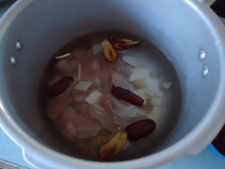 花旗参桂圆鸡汤步骤5