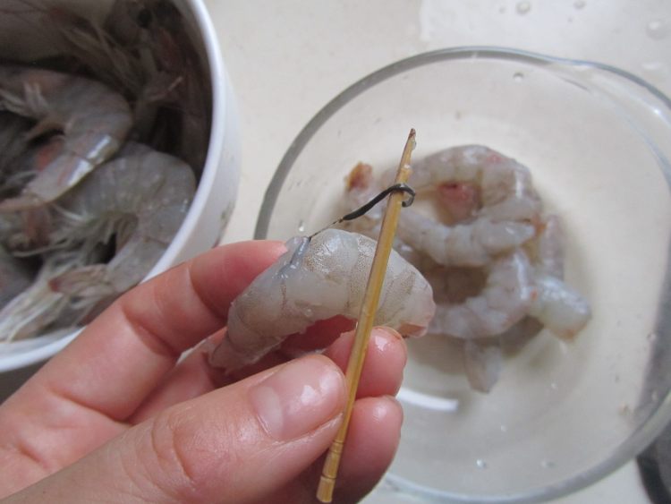 五彩虾仁粉丝煲步骤4