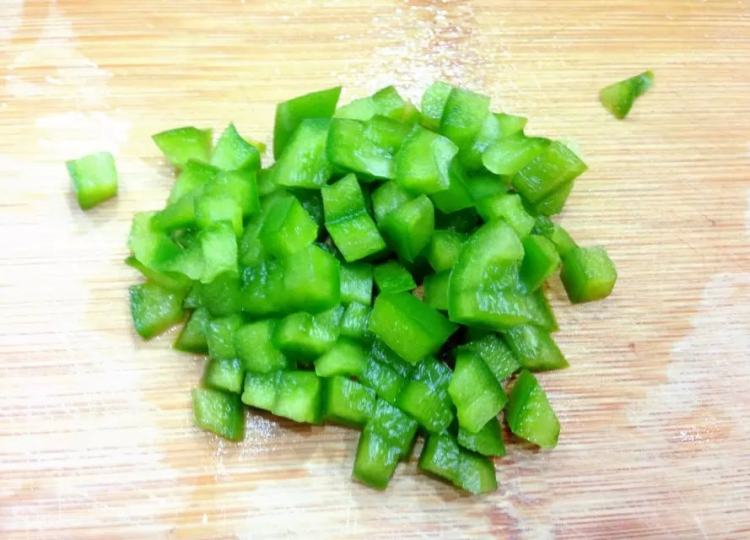 【儿童美食】家常炒饭步骤3