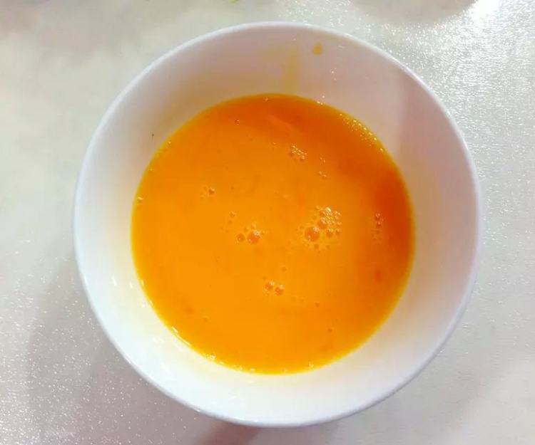 【儿童美食】家常炒饭步骤6