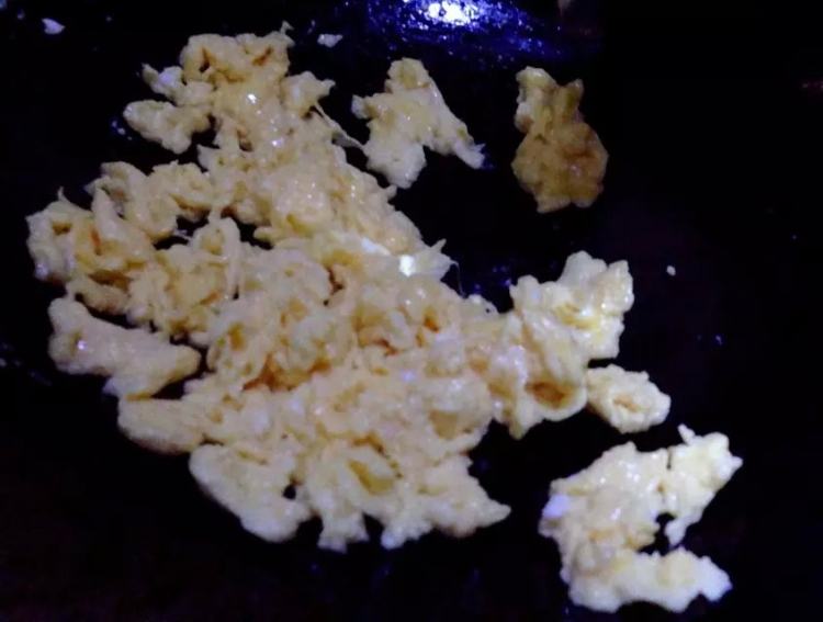 【儿童美食】家常炒饭步骤8
